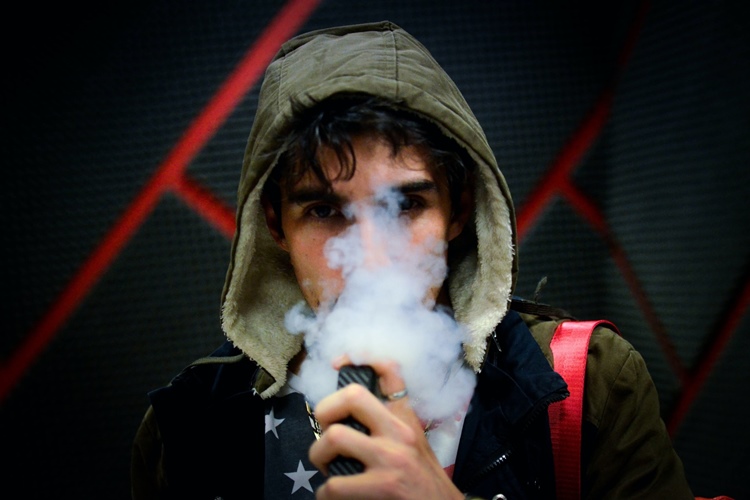 Seven Reasons Why Vaping Is Making Your Throat Sore