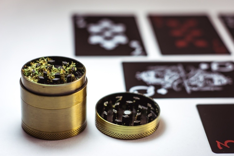 Five Tips for Choosing the Right Weed Grinder